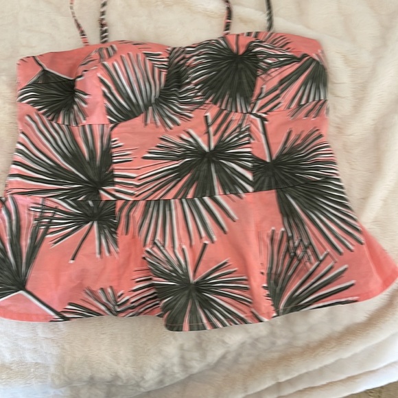 a.n.d eawy . Size M. Color pink and Gary - Picture 3 of 11